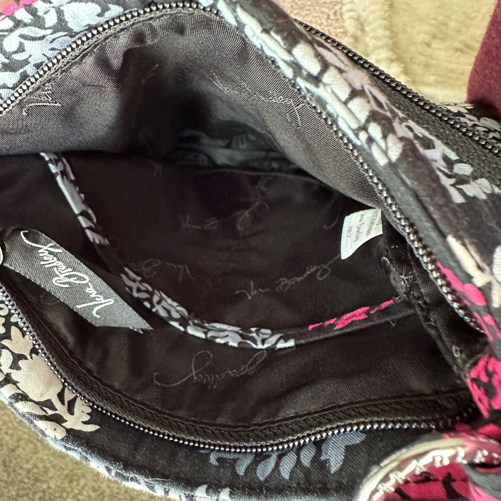 Elegant Black and Pink Leaf Pattern Crossbody Bag - Picture 2 of 4